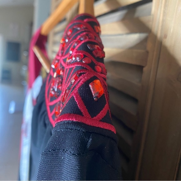 Bob Mackey wearable art red/black slant neck shoulder red bling medallion SZ-SM - Picture 7 of 9